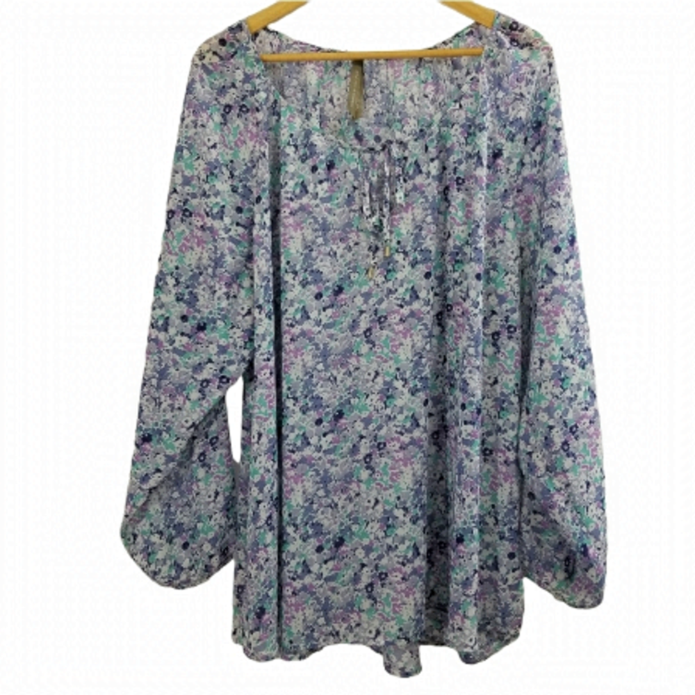 𝅺Ditzy floral semi sheer Pennington top In A Size 2x